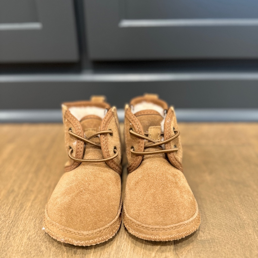 Baby UGG brown boots fleece lined size 04/05, excellent condition